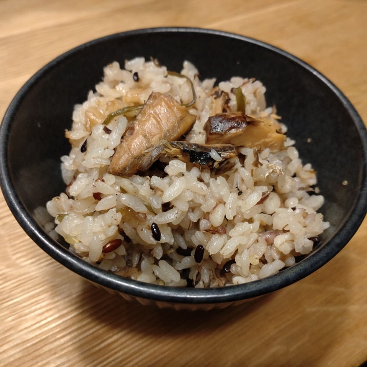 サバ缶と雑穀米の炊き込みご飯